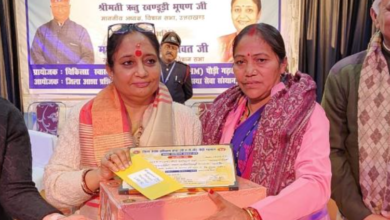 विधानसभा अध्यक्ष ऋतु खण्डूडी ने उत्कृष्ट कार्य करने वालीं आशा कार्यकत्री को किया सम्मानित