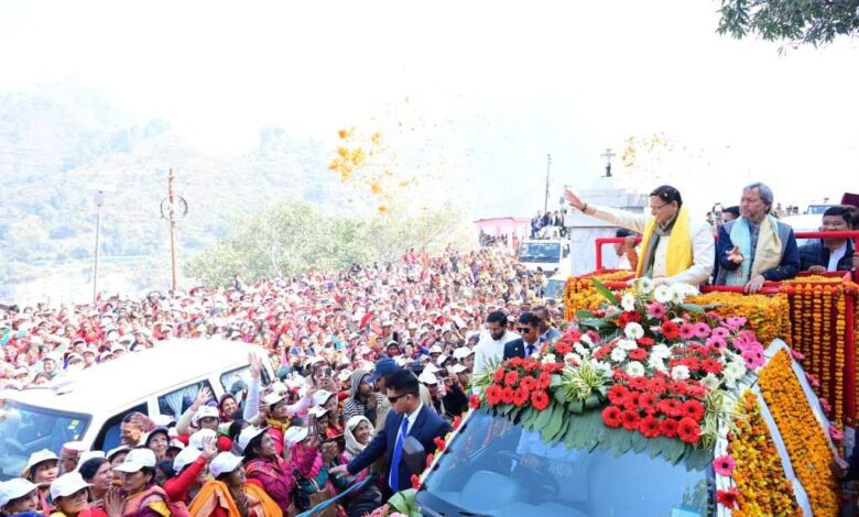 मुख्यमंत्री धामी ने गौचर में किया रोड-शो, उमड़ा जनसमूह