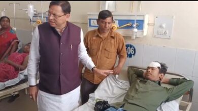 CM धामी ने बस दुर्घटना में घायलों का अस्पताल पहुंच जाना हाल
