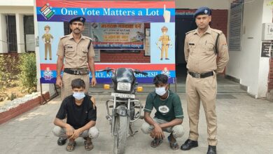 वाहन चोरी की घटना का खुलासा, दो युवक गिरफ्तार