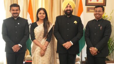 प्रशिक्षु आईएएस अधिकारी ने की राज्यपाल से मुलाकात