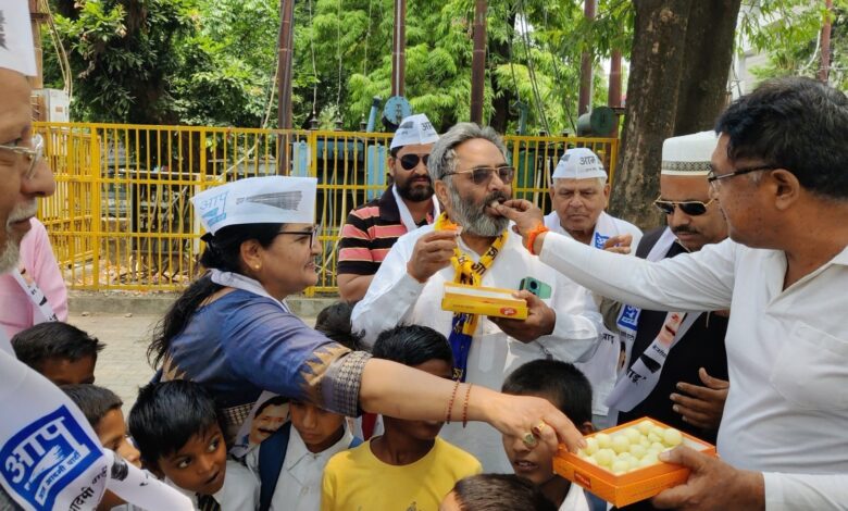 निकली आवाज : जेल के ताले टूट गए केजरीवाल छूट गए