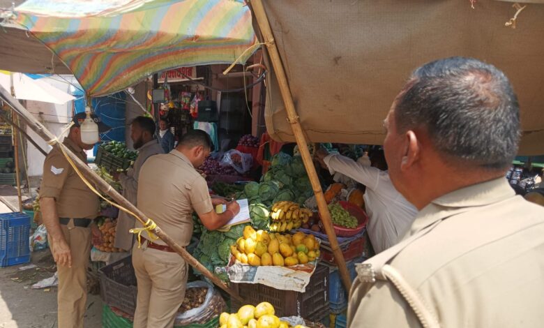 पुलिस ने 24 अतिक्रमणकारियों के किए चालान