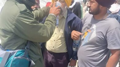 बुजुर्गों और जरुरतमंदों का सहारा बनी पुलिस बुजुर्गों और जरुरतमंदों का सहारा बनी पुलिस