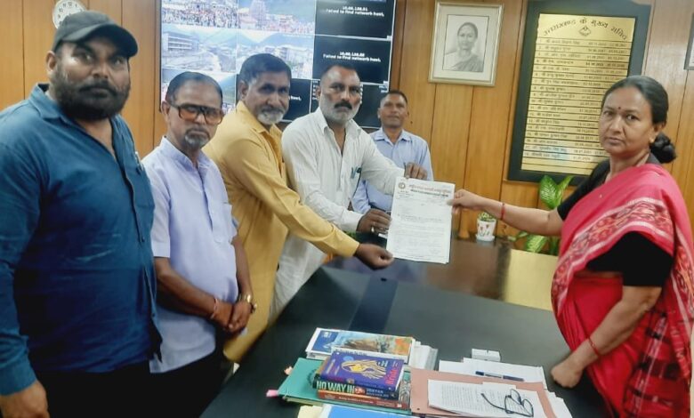 राष्ट्रीय सफाई कर्मचारी मजदूर यूनियन ने सौपा मुख्य सचिव को ज्ञापन