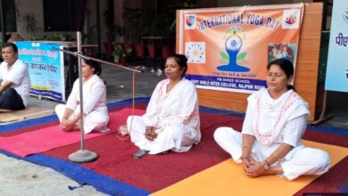 प्रत्येक दिन योग करने के लिए किया प्रेरित