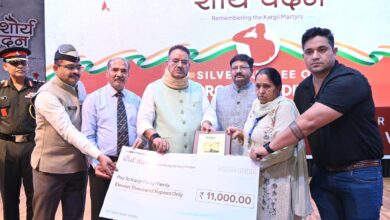 मंत्री ने किया कारगिल शहीद जवानों की वीरांगनाओं को सम्मानित