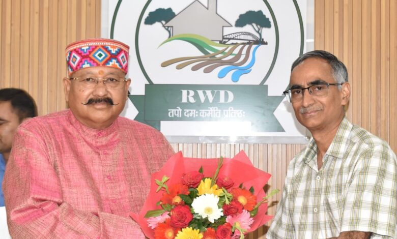 पलायन रोकने के लिए फ्यूचर विजन के साथ काम करें : महाराज