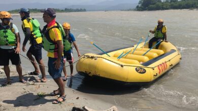 पानी के तेज बहाव में बह गई दो बच्ची, पुलिस बल ने चलाया सर्च अभियान