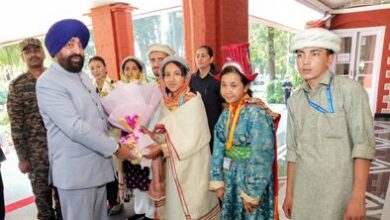 नुब्रा घाटी के छात्र-छात्राओं ने की राज्यपाल से मुलाकात