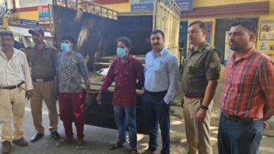 शराब तस्करी कर रहे दो पुलिस गिरफ्त मे शराब तस्करी कर रहे दो पुलिस गिरफ्त मे