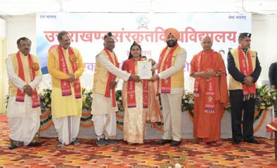 राज्यपाल ने प्रदान किये छात्र-छात्राओं को स्वर्ण पदक