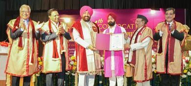 राज्यपाल ने दी उत्कृष्ट कार्य करने वाले छात्र-छात्राओं को बधाई राज्यपाल ने दी उत्कृष्ट कार्य करने वाले छात्र-छात्राओं को बधाई