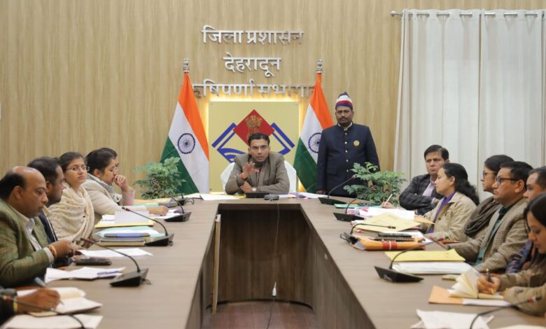 पीपी एक्ट में प्रकरण डालकर अपनी जिम्मेदारियों से नहीं हो सकते विभाग विमुखः डीएम