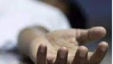 कार खाई में गिरी पीएसी जवान सहित दो की मौत