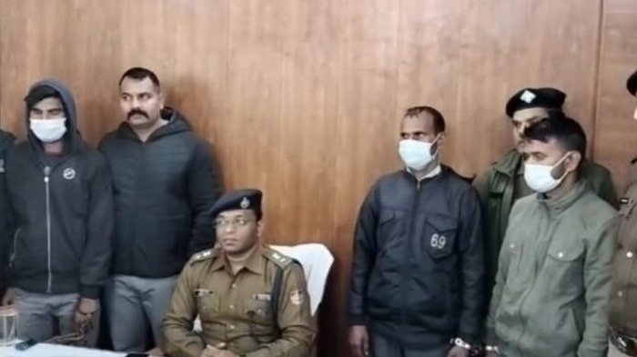 पहाड़ों में नशा तस्करी कर रहे तीन लोेगों को पुलिस ने किया गिरफ्तार