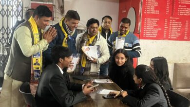 रविंद्र सिंह आनंद ने कोर्ट में चलाया जनसंपर्क में अभियान