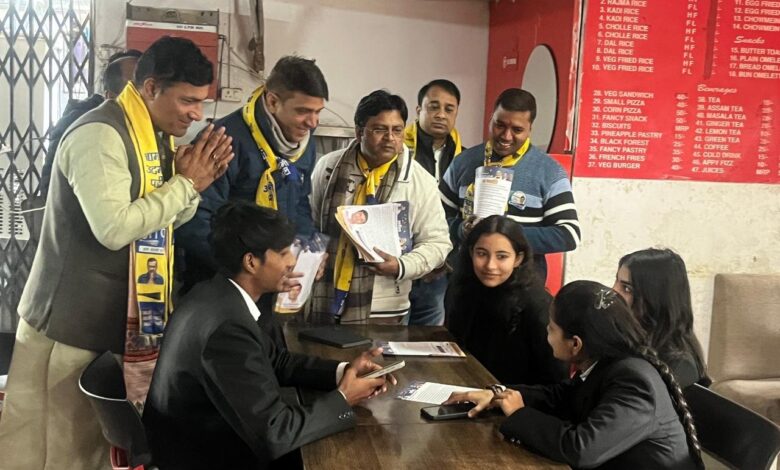 रविंद्र सिंह आनंद ने कोर्ट में चलाया जनसंपर्क में अभियान