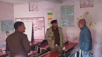पुलिस चुनाव तैयारियों में जुटी पुलिस, मतदान केंद्रों का किया गया निरीक्षण