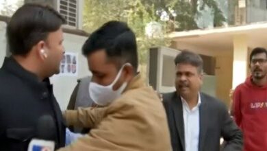 यूके से लेकर यूपी तक धक्के की सरकार