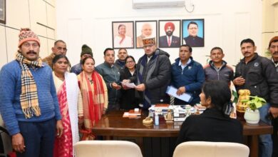 कृषि सहायकों ने की कृषि मंत्री से मुलाकात