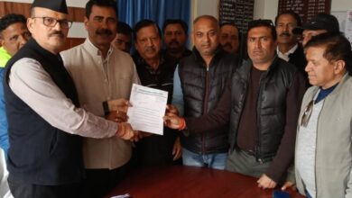 कांग्रेस कार्यकर्ताओं ने किया जिला आपूर्ति कार्यालय में प्रदर्शन