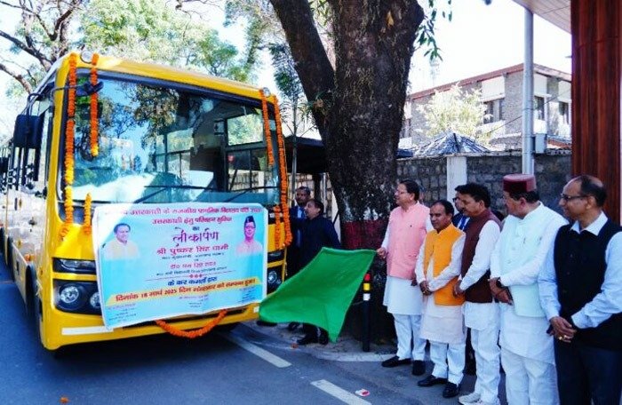 सीएम  ने कलस्टर विद्यालयों में 15 बसों का फ्लैग ऑफ किया