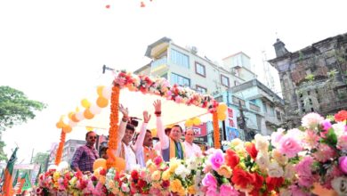 बंगाल के चुनावी रण में उत्तराखंड के ‘धाकड़’ धामी की एंट्री, बनगांव में दिखा जनसैलाब बंगाल के चुनावी रण में उत्तराखंड के ‘धाकड़’ धामी की एंट्री, बनगांव में दिखा जनसैलाब