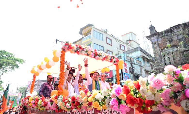 बंगाल के चुनावी रण में उत्तराखंड के ‘धाकड़’ धामी की एंट्री, बनगांव में दिखा जनसैलाब